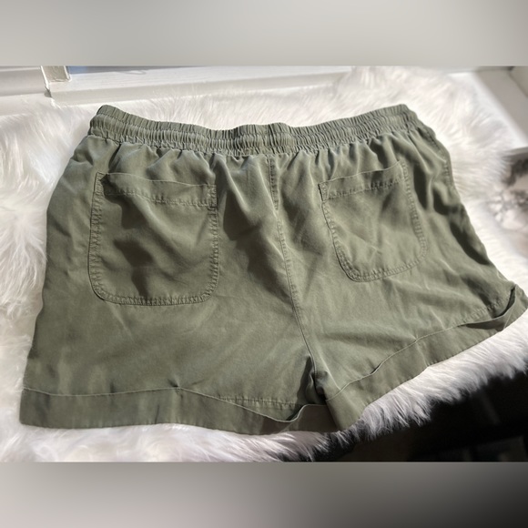 X-Large Universal Thread Sage Green Drawstring Shorts - Picture 2 of 5
